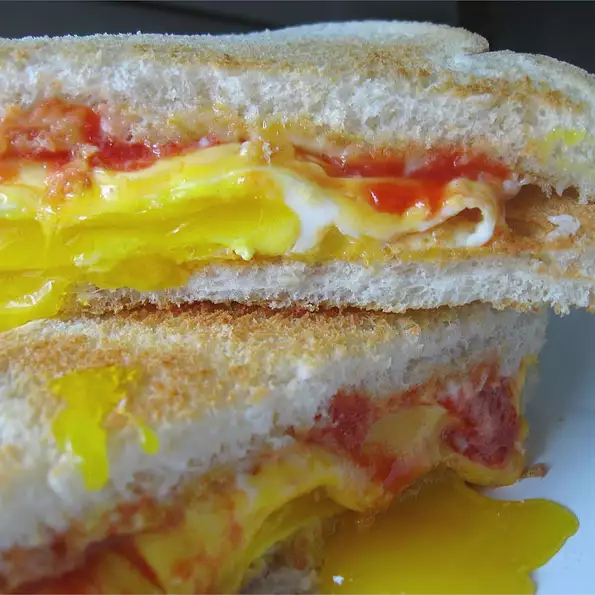 A delicious fried egg sandwich